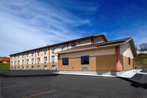 Super 8 By Wyndham St. Clairsville OH/Wheeling WV Area