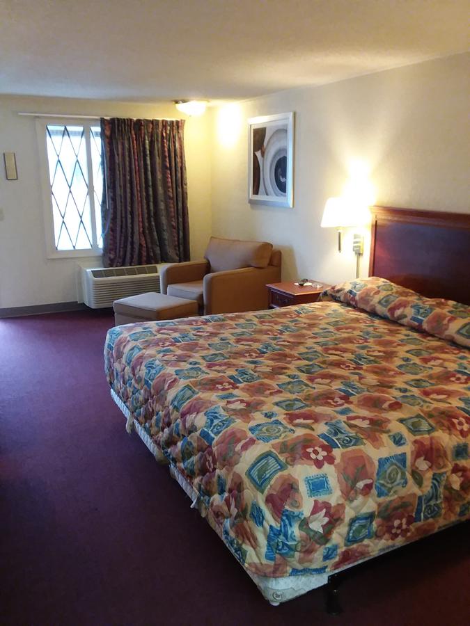 Knights Inn Toledo West - thumb 1