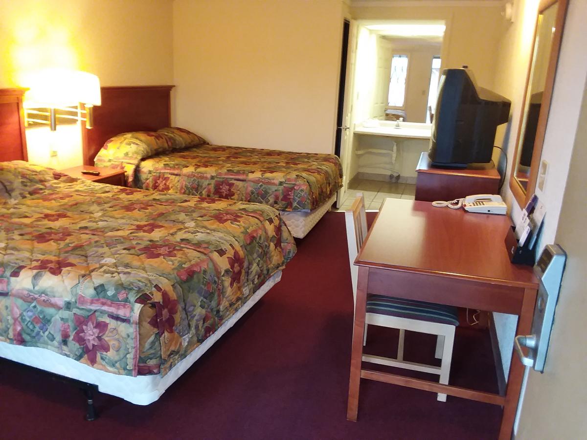 Knights Inn Toledo West - thumb 3