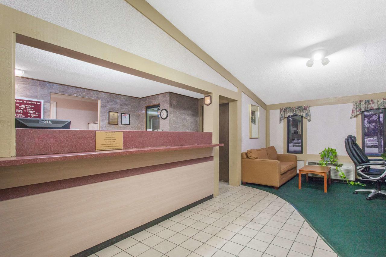 Knights Inn Toledo West - thumb 32