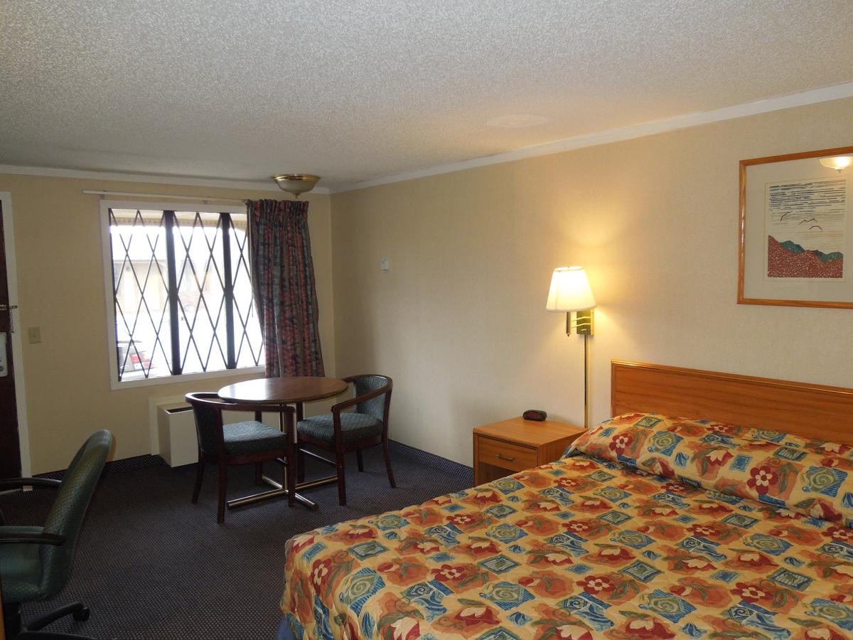 Knights Inn Toledo West - thumb 15