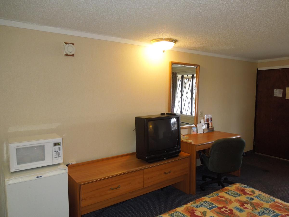 Knights Inn Toledo West - thumb 16