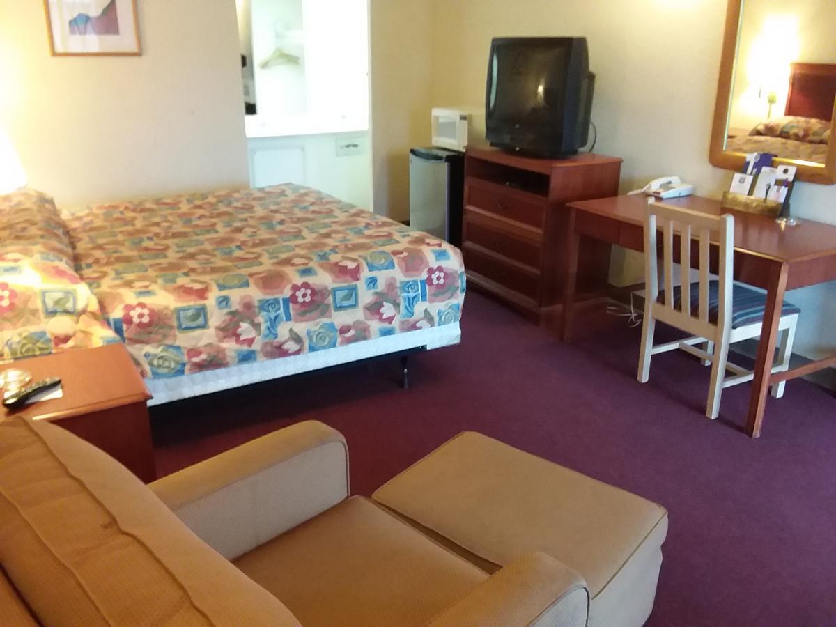 Knights Inn Toledo West - thumb 11