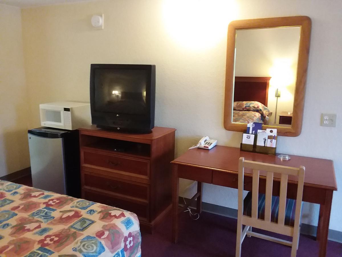 Knights Inn Toledo West - thumb 13