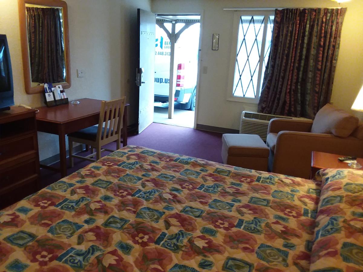 Knights Inn Toledo West - thumb 8