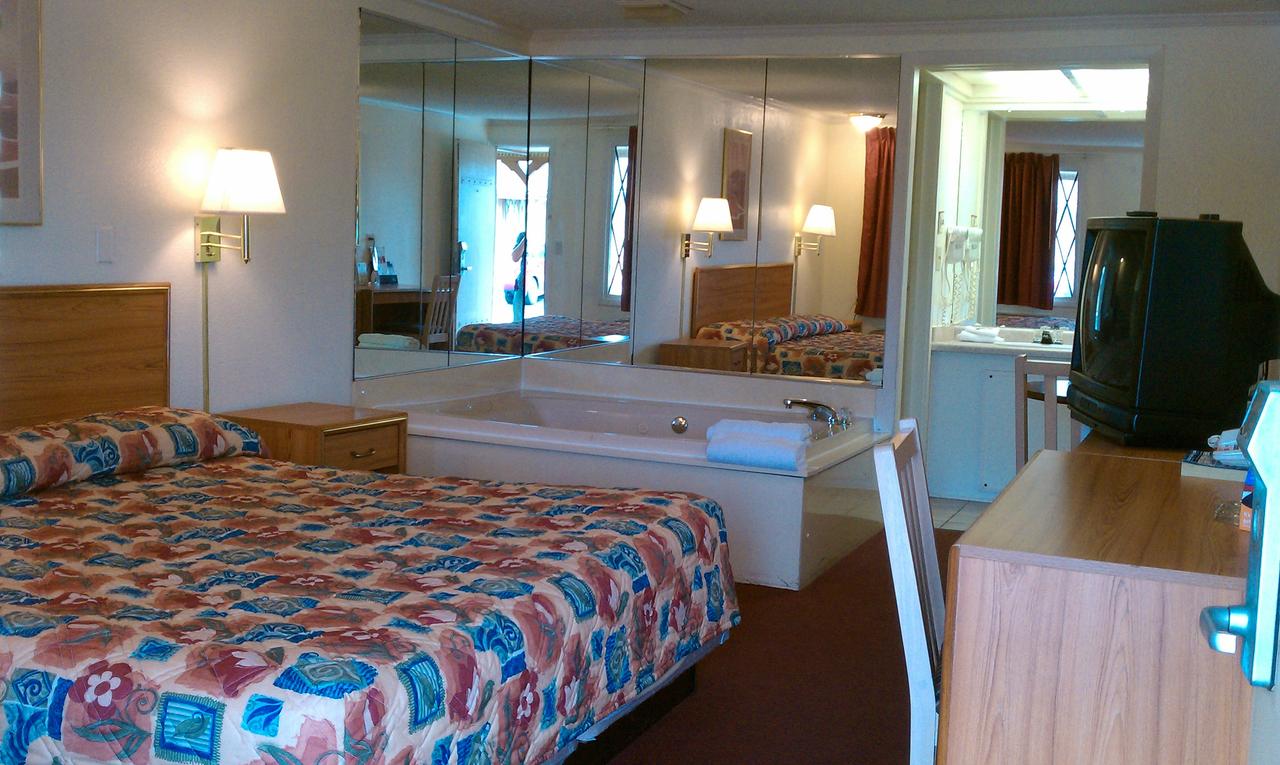 Knights Inn Toledo West - thumb 21