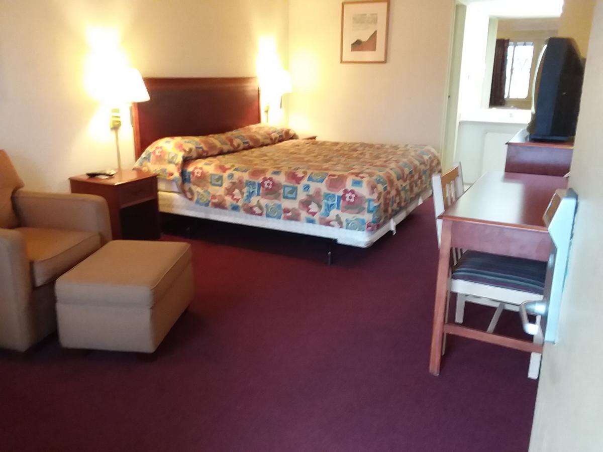 Knights Inn Toledo West - thumb 10