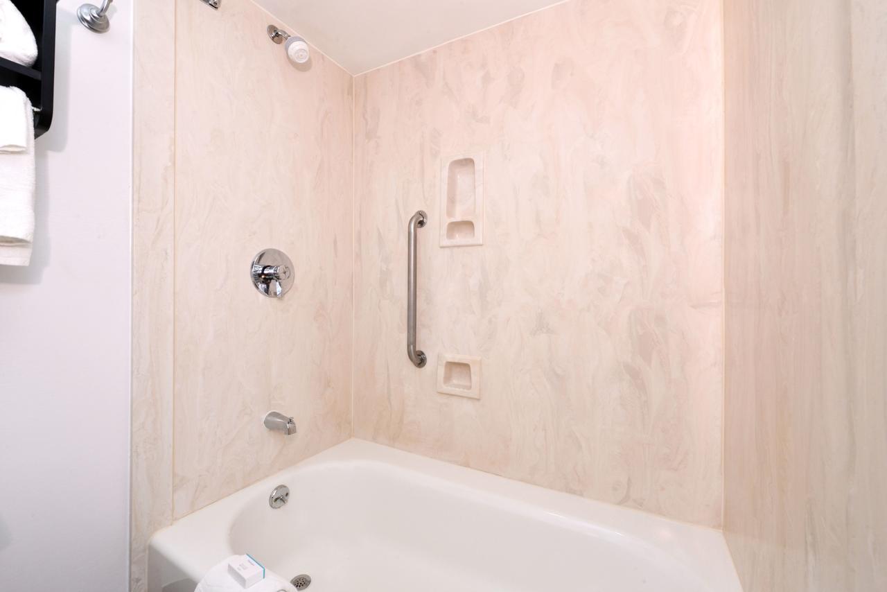 Hampton Inn Springfield - thumb 18