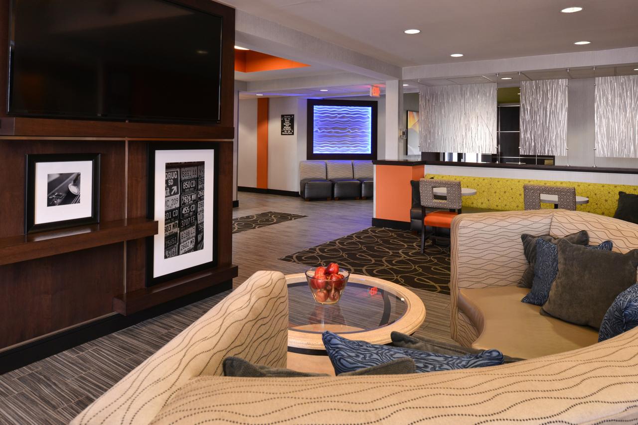 Hampton Inn Springfield - thumb 14