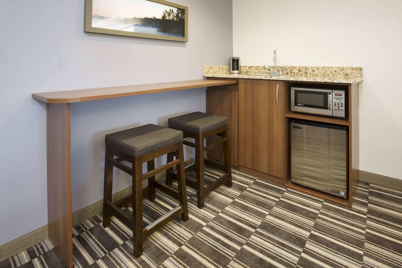 Microtel Inn & Suites - thumb 16