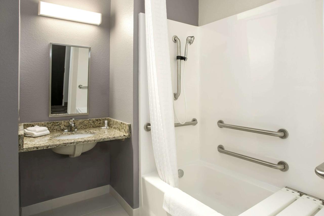 Microtel Inn & Suites - thumb 23