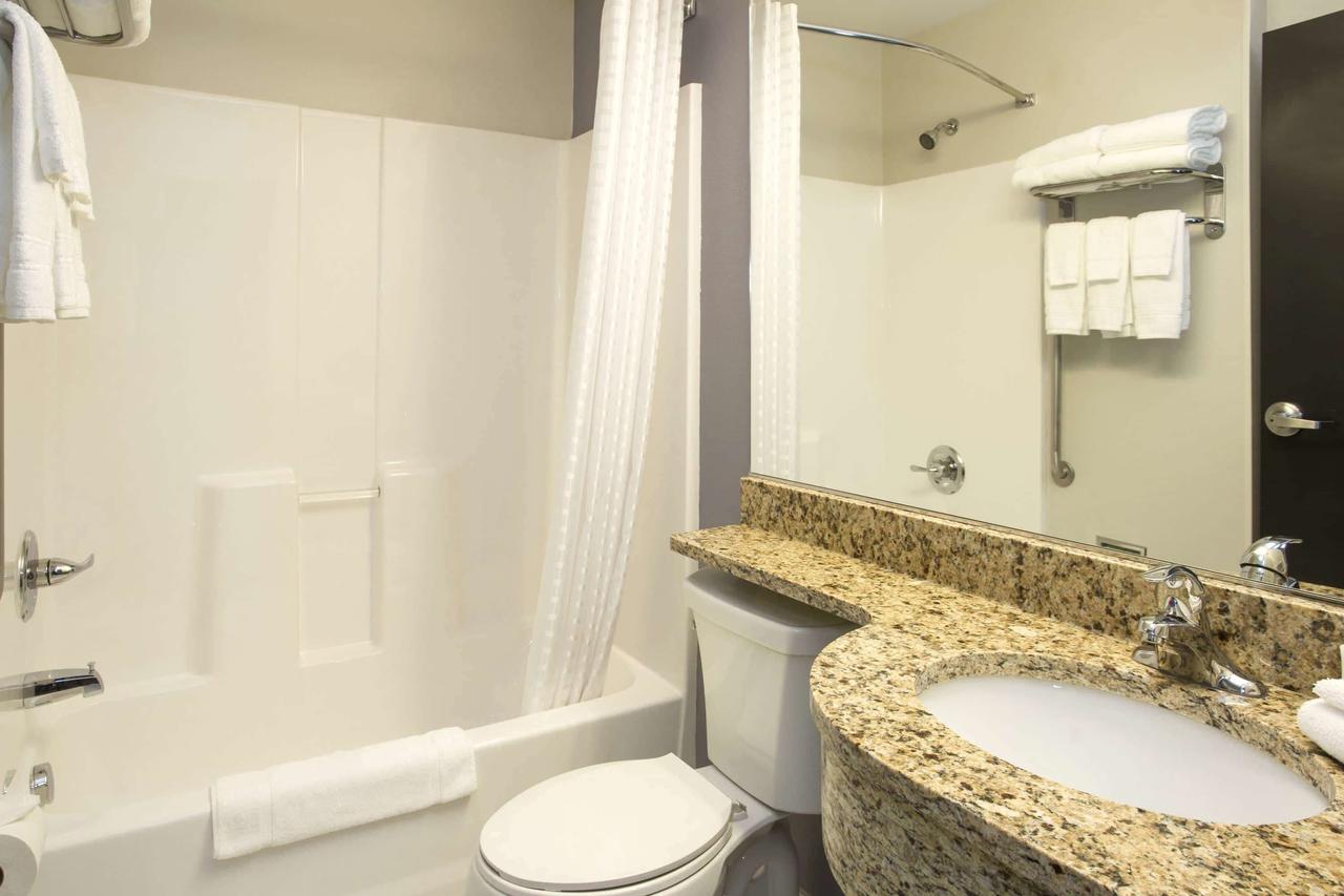 Microtel Inn & Suites - thumb 11