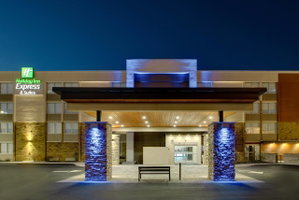 Holiday Inn Express & Suites Wapakoneta