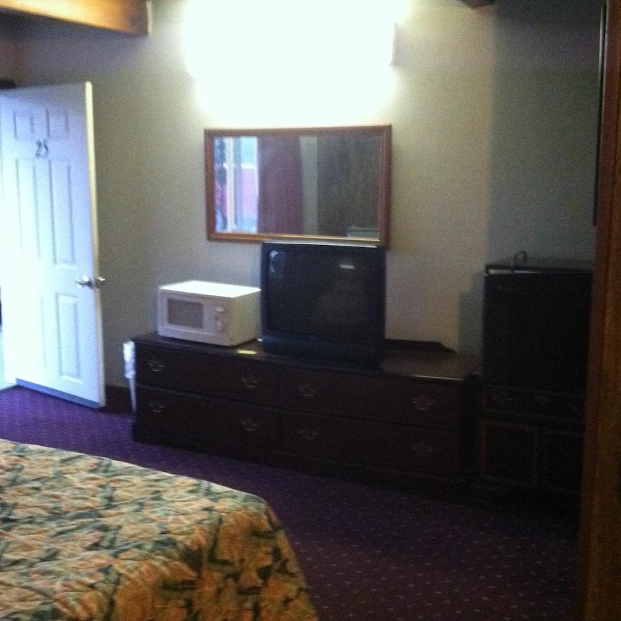B & J Motel - thumb 13