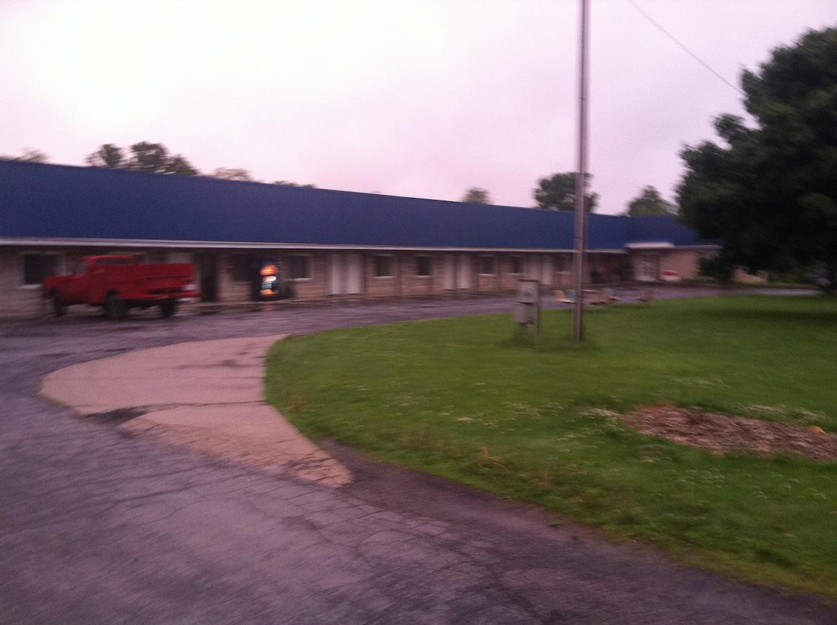 B & J Motel - thumb 14
