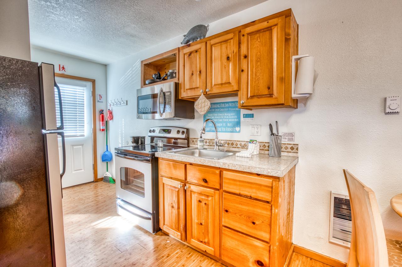 Beaches Inn | Pirates Cove Cabana 8 - thumb 4