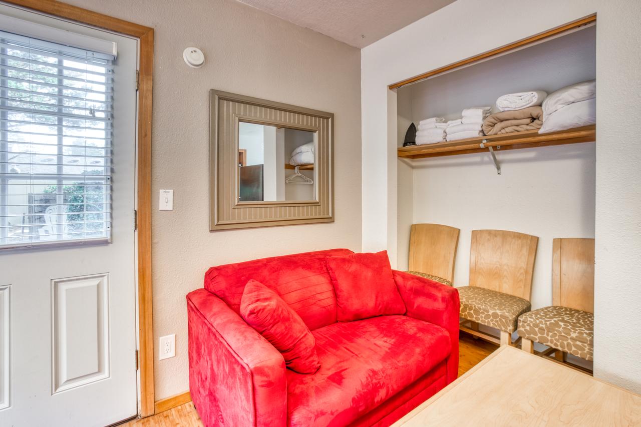 Beaches Inn | Pirates Cove Cabana 8 - thumb 8