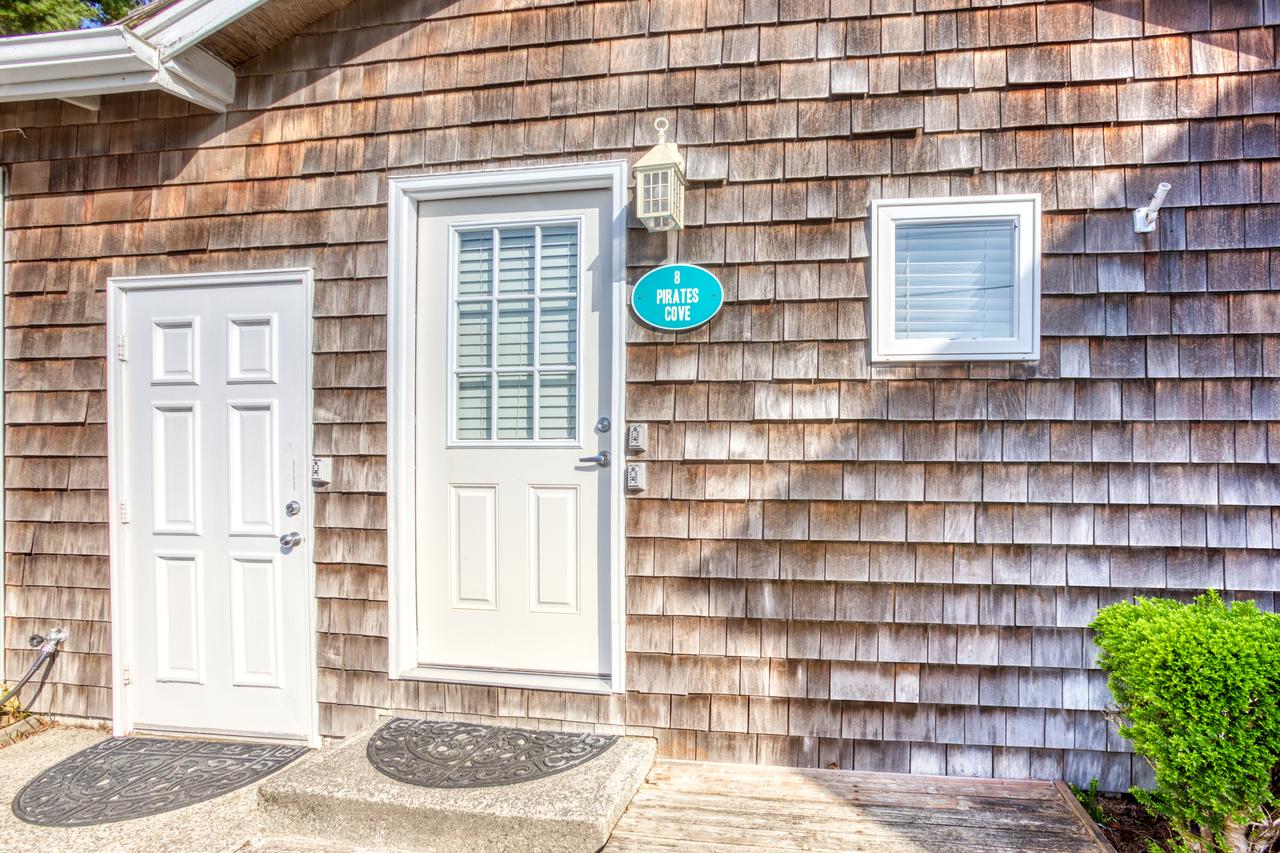 Beaches Inn | Pirates Cove Cabana 8 - thumb 2