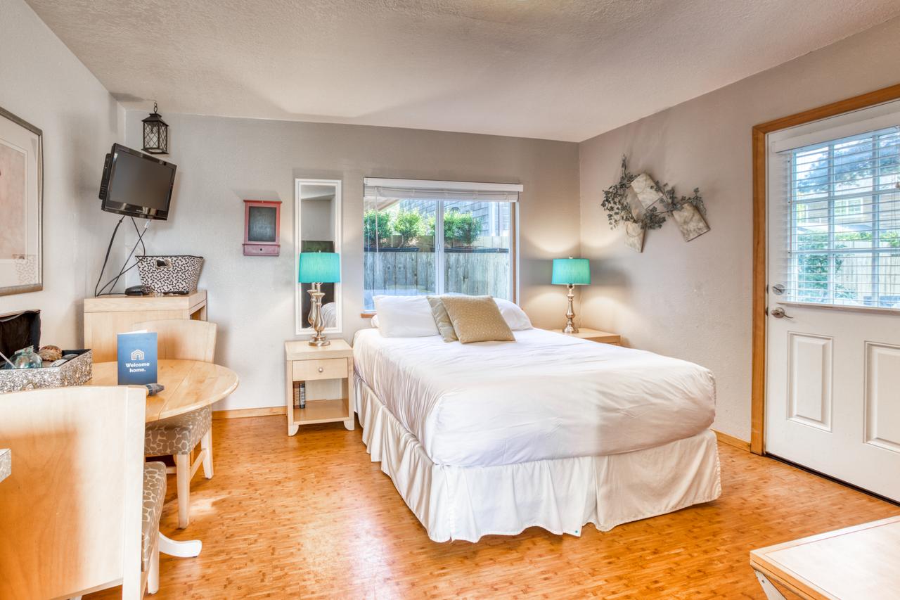 Beaches Inn | Pirates Cove Cabana 8 - thumb 6