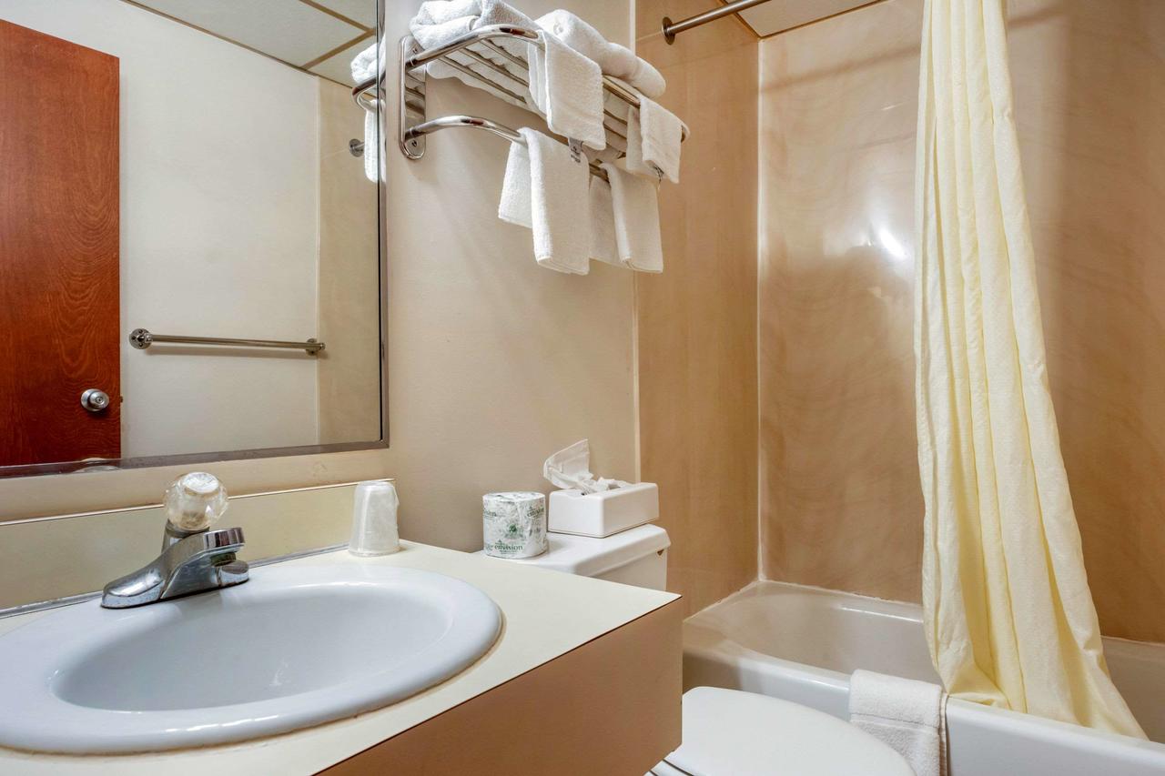 Econo Lodge Amish Country - thumb 10