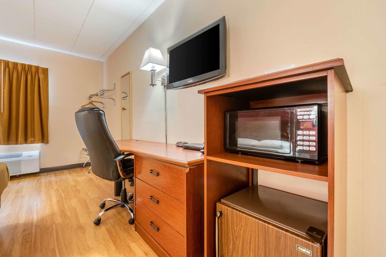 Econo Lodge Amish Country - thumb 16