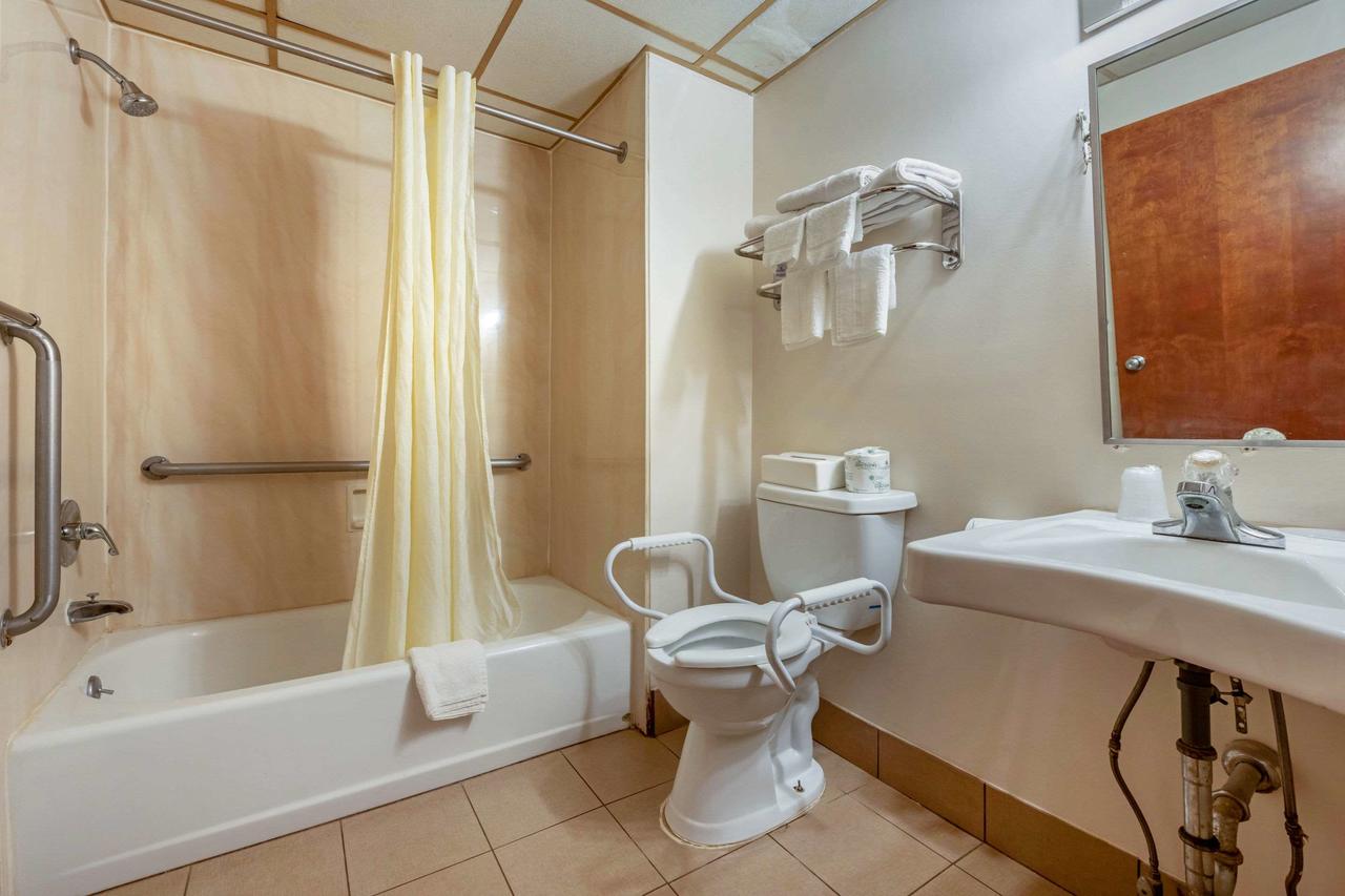 Econo Lodge Amish Country - thumb 12