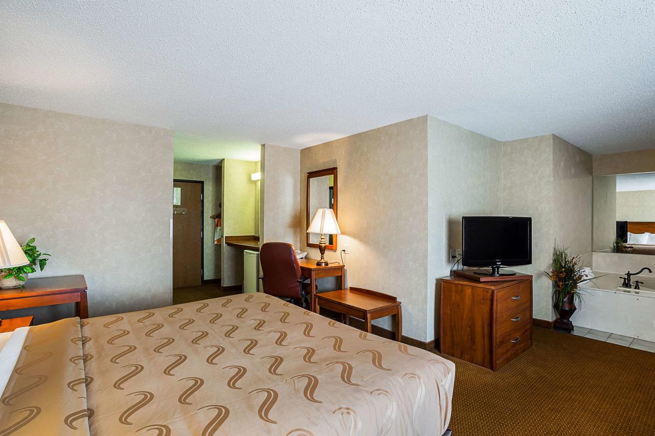 Quality Inn Mitchell - thumb 9