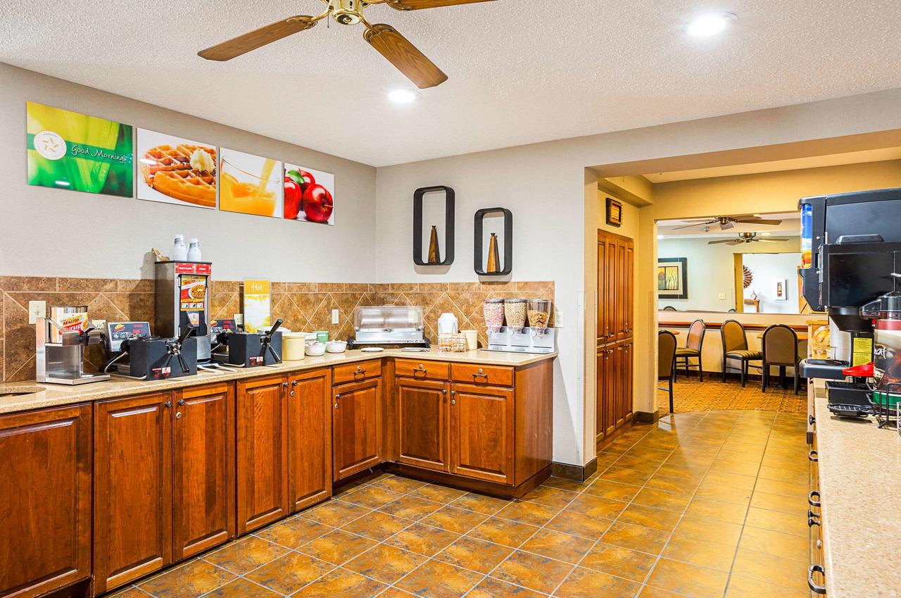 Quality Inn Mitchell - thumb 14