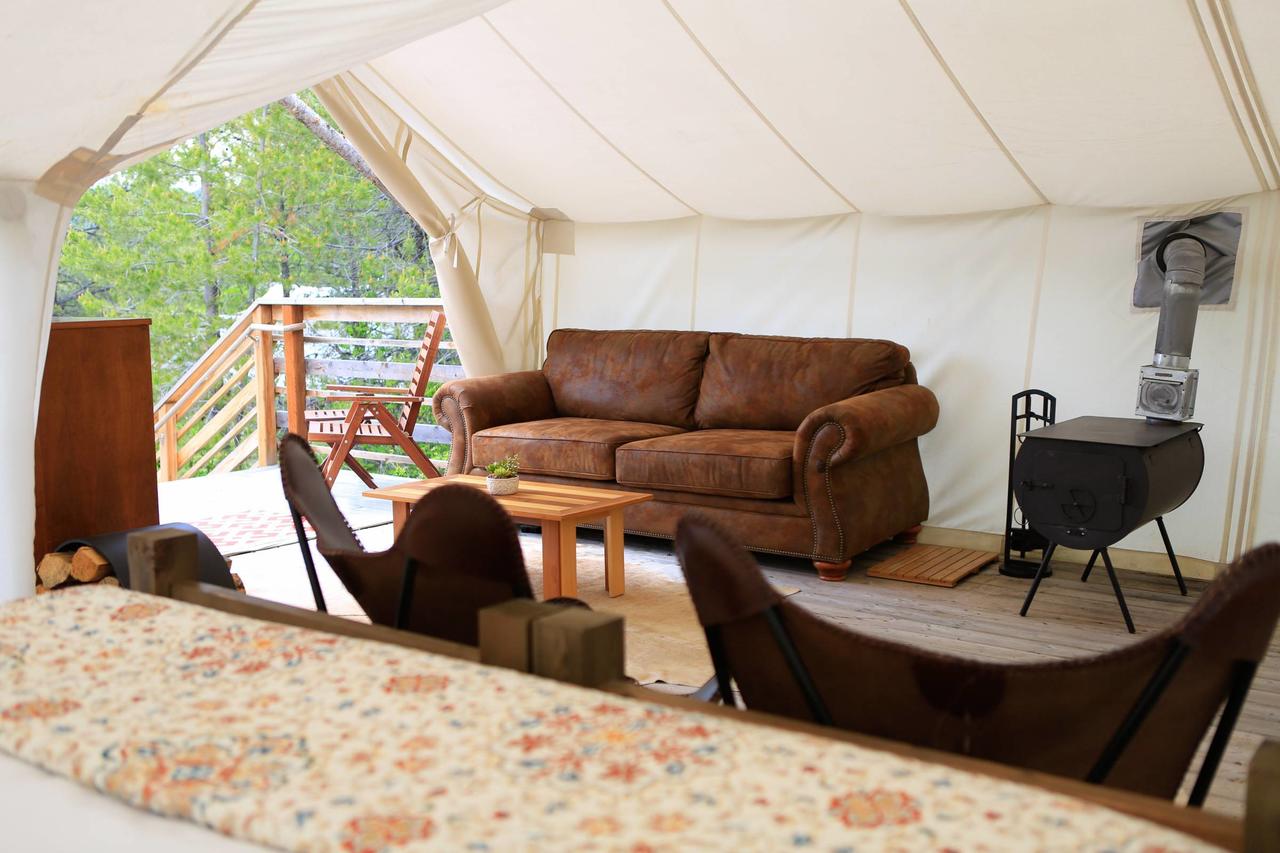 Under Canvas Mount Rushmore - thumb 21