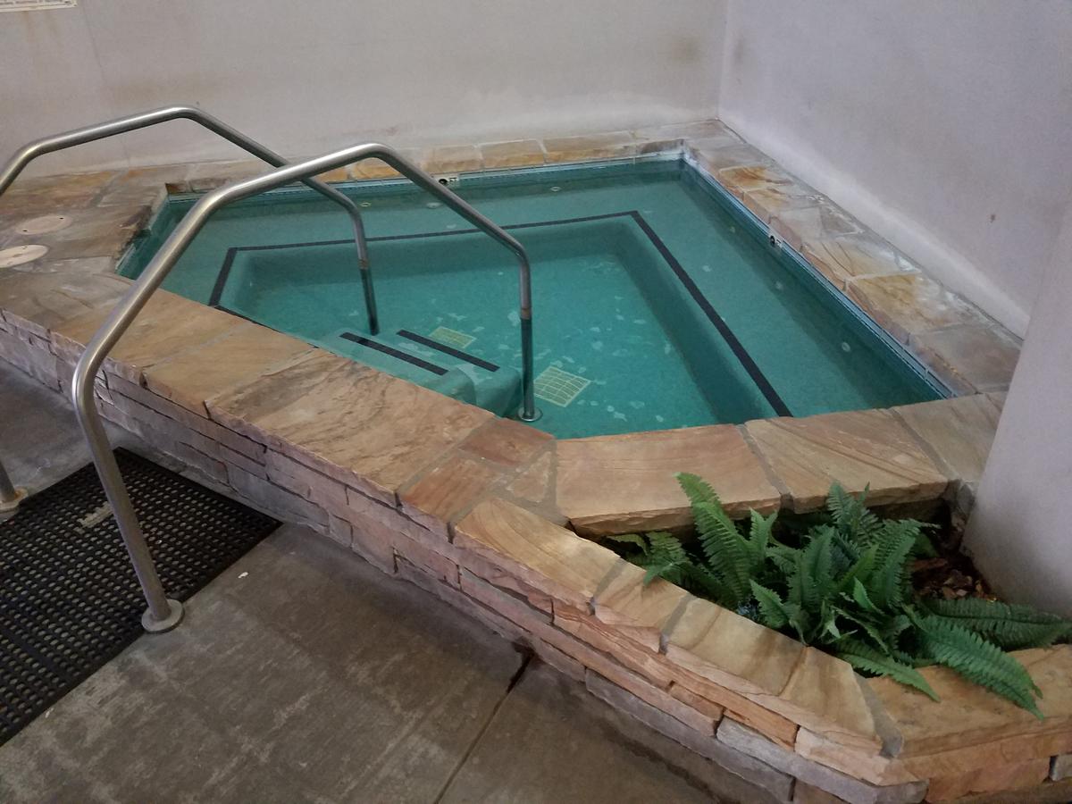 Park Tower Inn - thumb 20