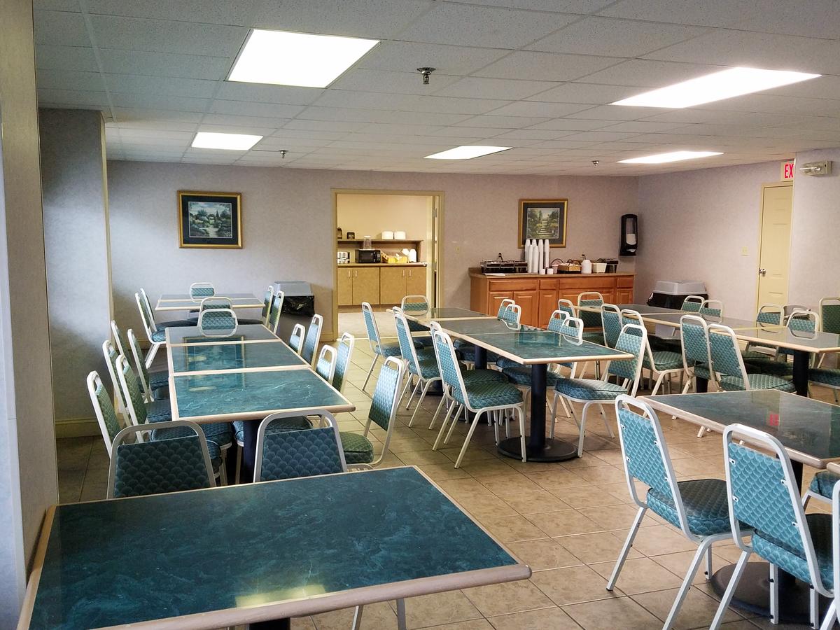 Park Tower Inn - thumb 15