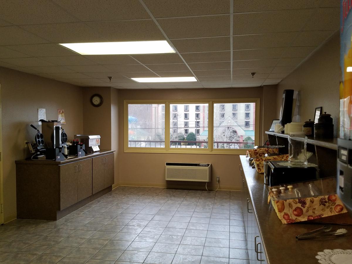 Park Tower Inn - thumb 13