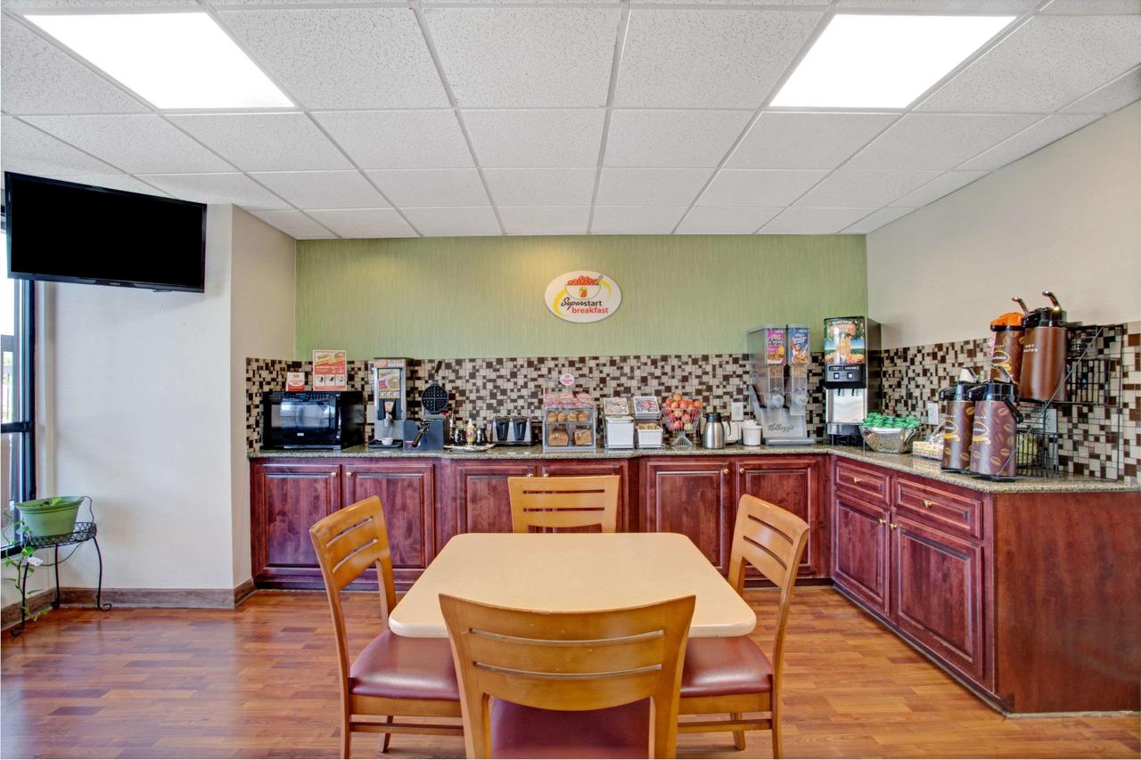 Super 8 By Wyndham Knoxville East - thumb 4