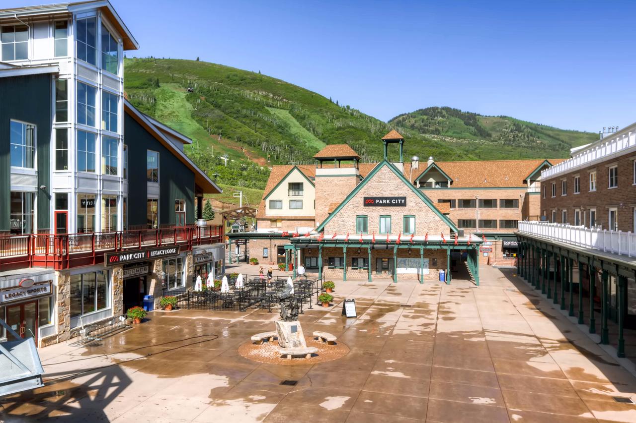 Resort Plaza - thumb 9