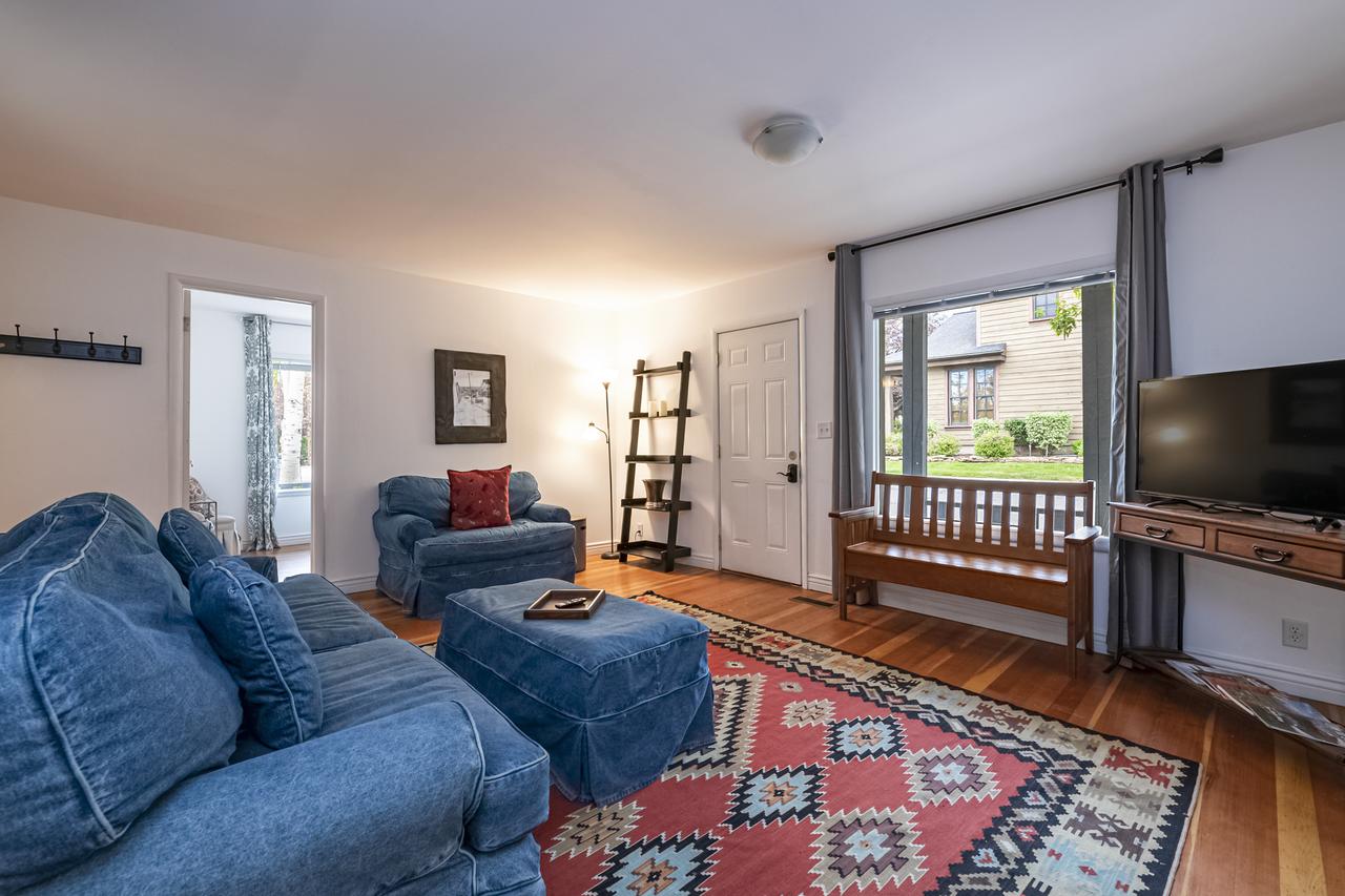 Rare Old Town Home Sleeps 15 - thumb 3
