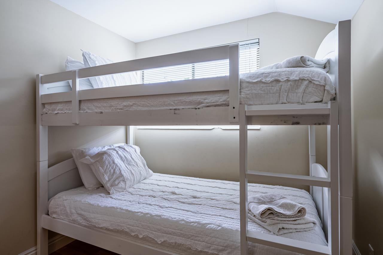 Rare Old Town Home Sleeps 15 - thumb 30