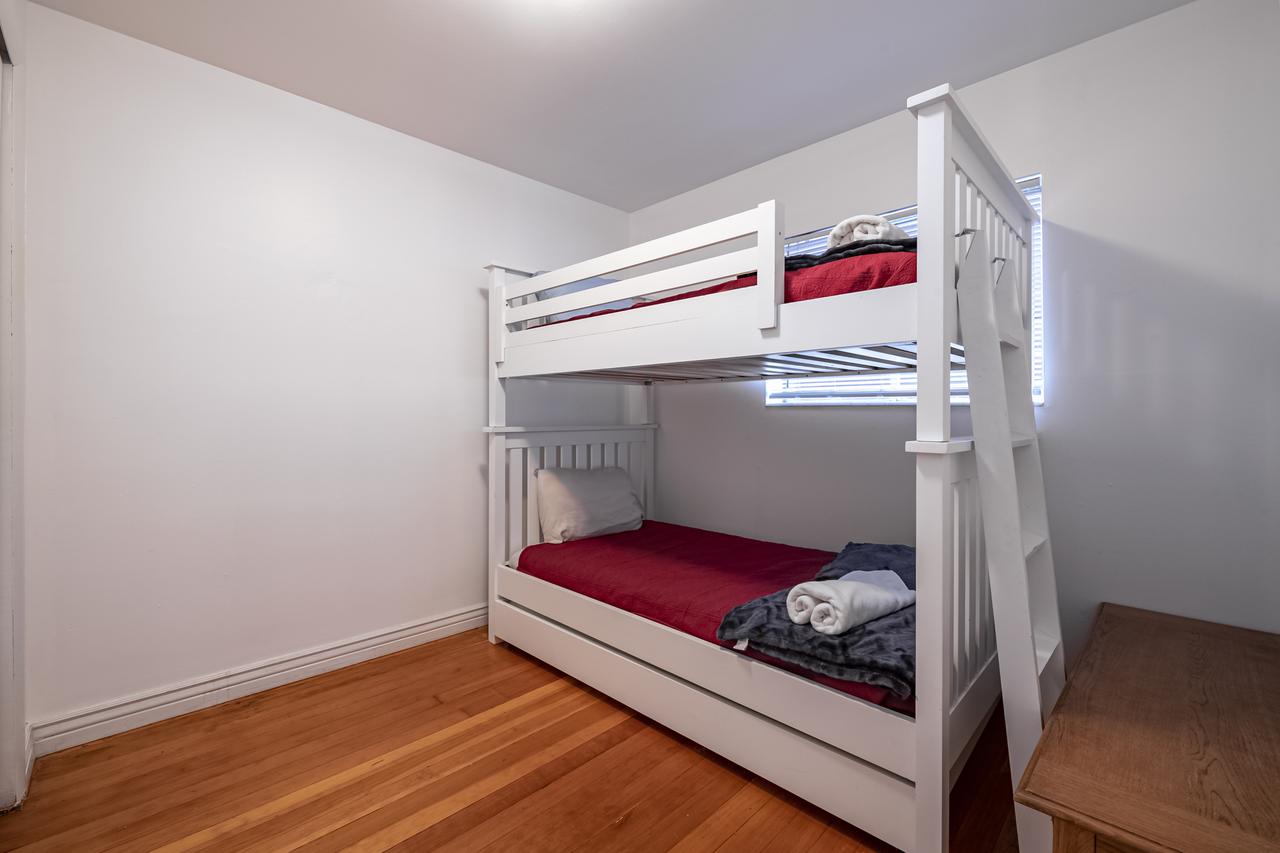 Rare Old Town Home Sleeps 15 - thumb 15
