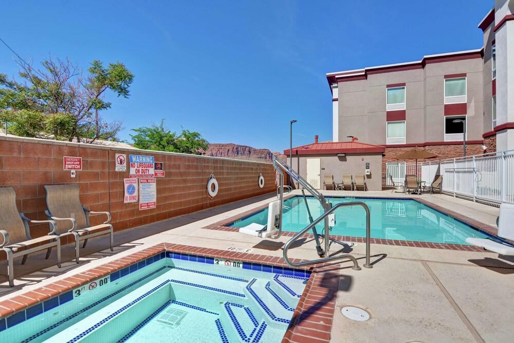 Hampton Inn Moab - thumb 20