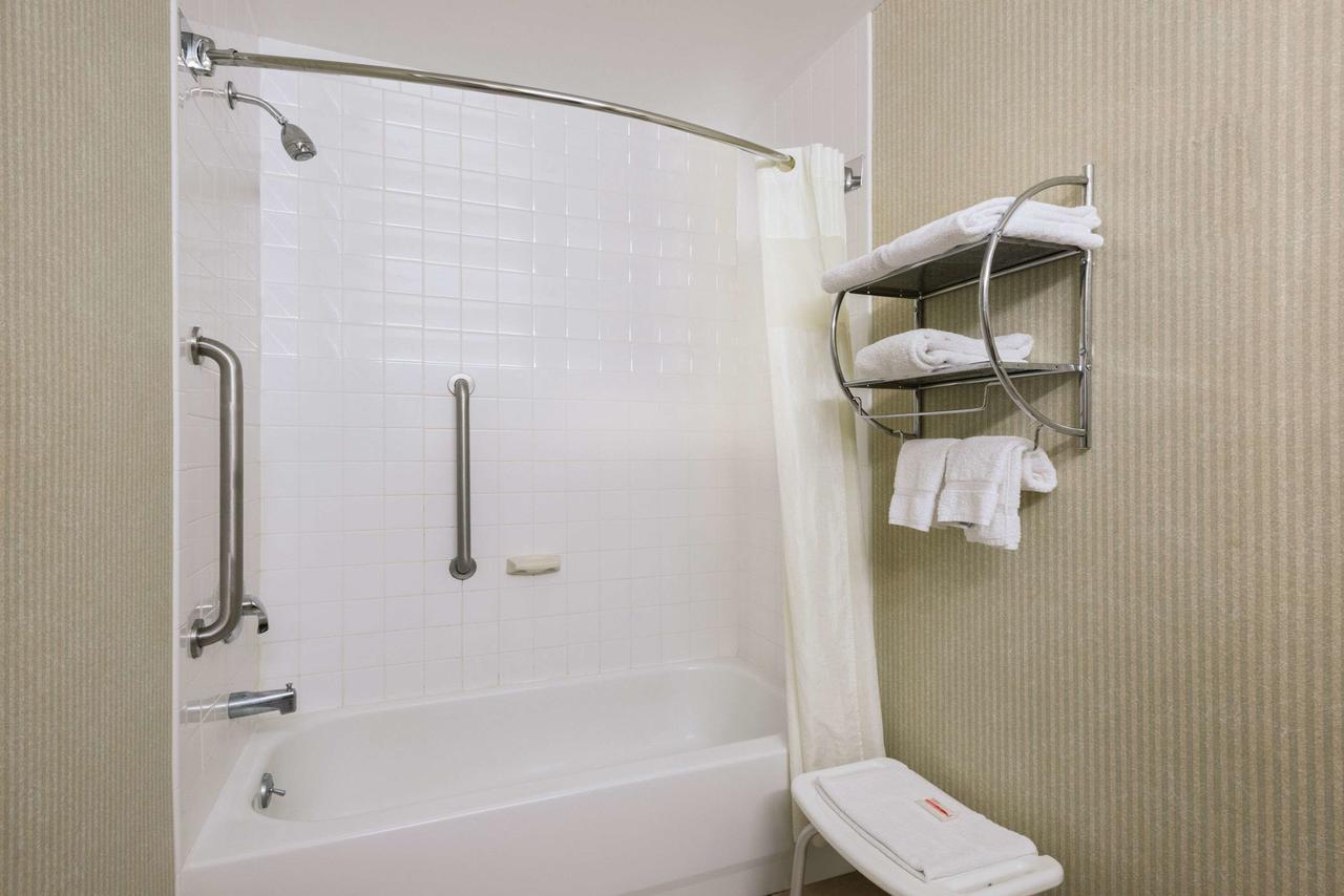 Days Inn By Wyndham Rutland/Killington Area - thumb 37