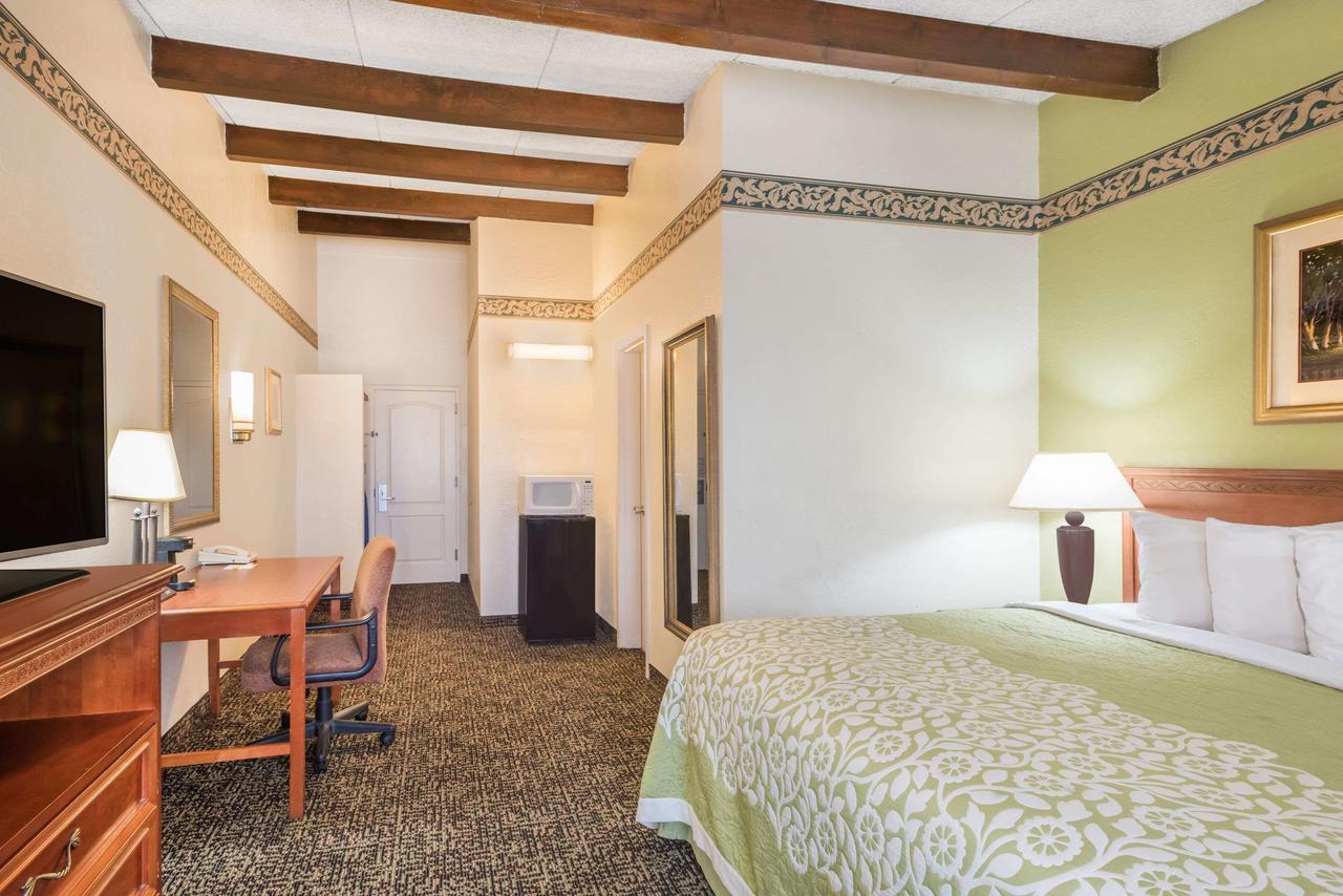 Days Inn By Wyndham Rutland/Killington Area - thumb 32