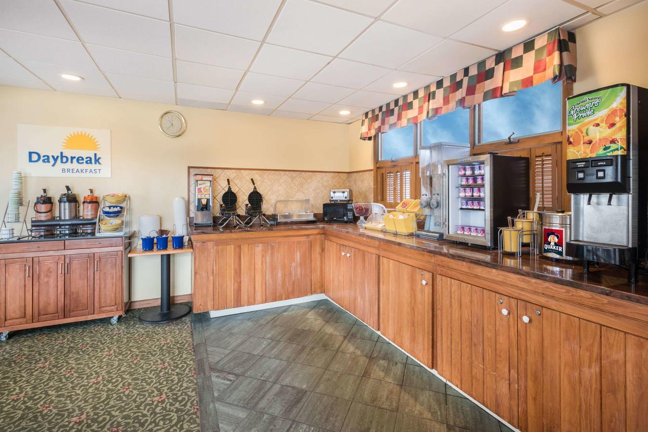 Days Inn By Wyndham Rutland/Killington Area - thumb 36