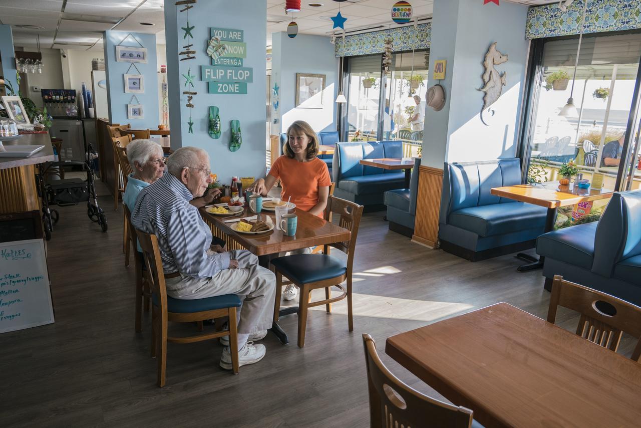 Four Sails Resort - thumb 28