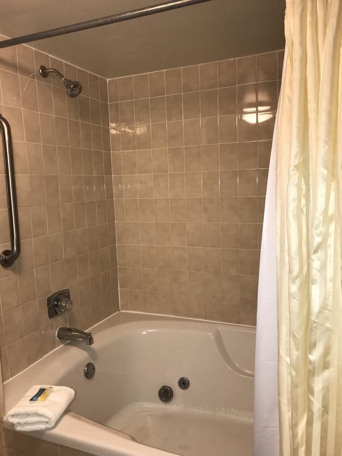 Four Sails Resort - thumb 10