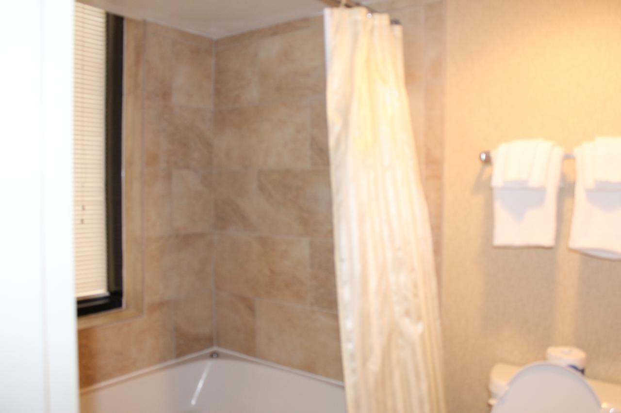 Four Sails Resort - thumb 39