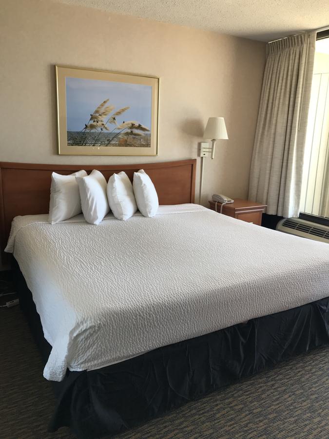 Four Sails Resort - thumb 24