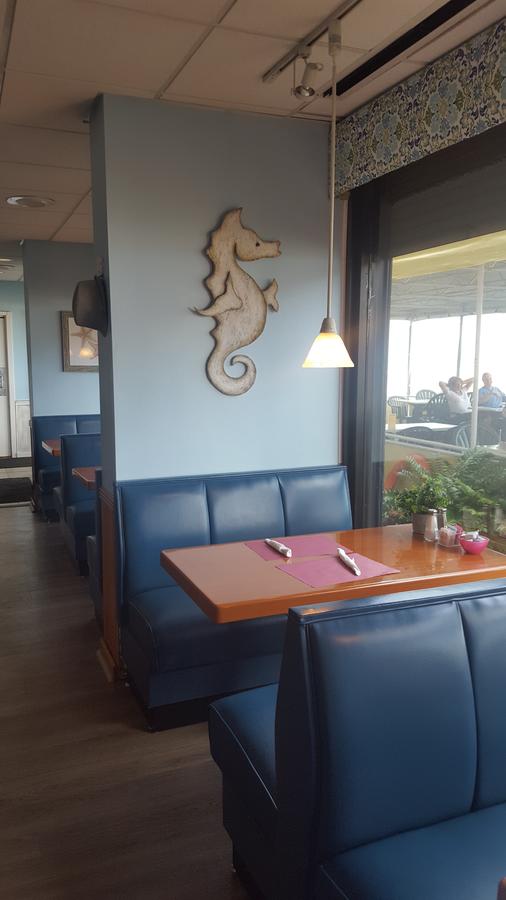 Four Sails Resort - thumb 43