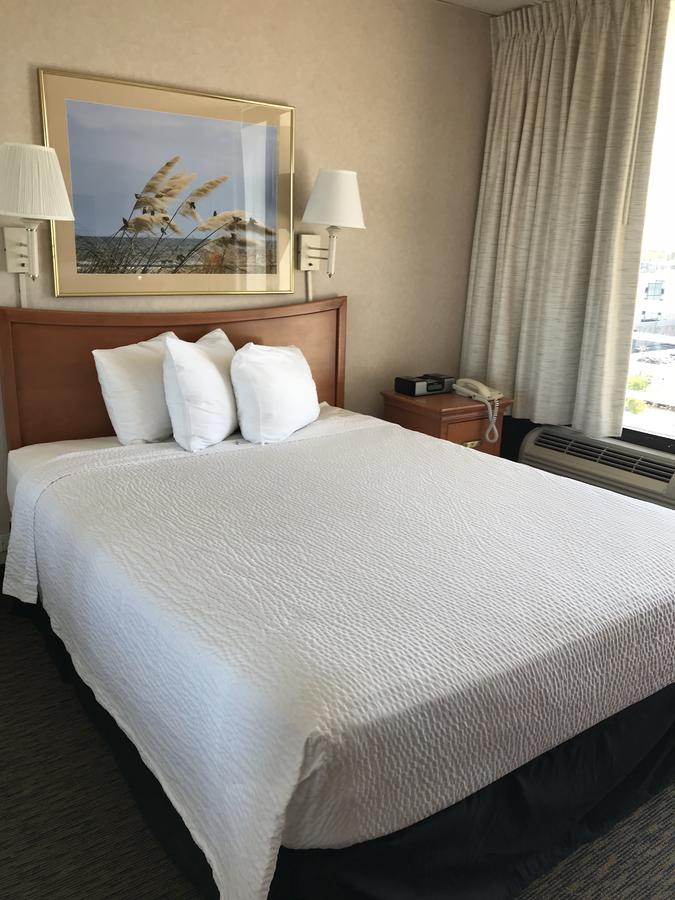 Four Sails Resort - thumb 23