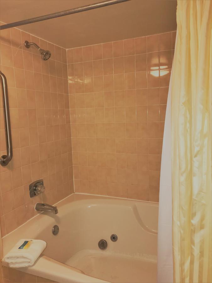 Four Sails Resort - thumb 6