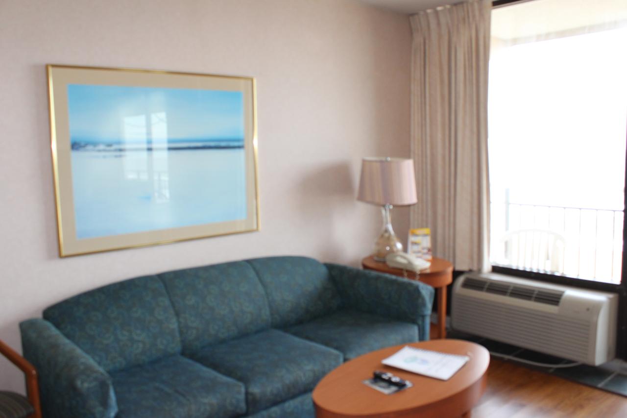 Four Sails Resort - thumb 38