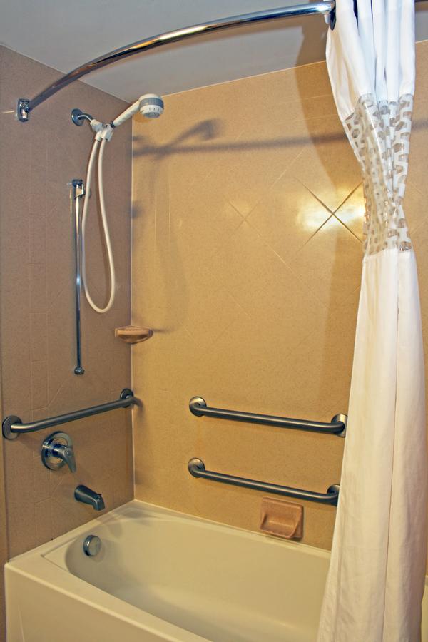 Hampton Inn & Suites Norfolk-Airport - thumb 7